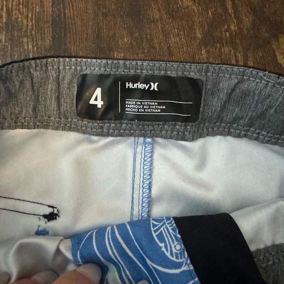 2 pairs of boys Hurley swim trunks. Size 4 - Picture 3 of 6